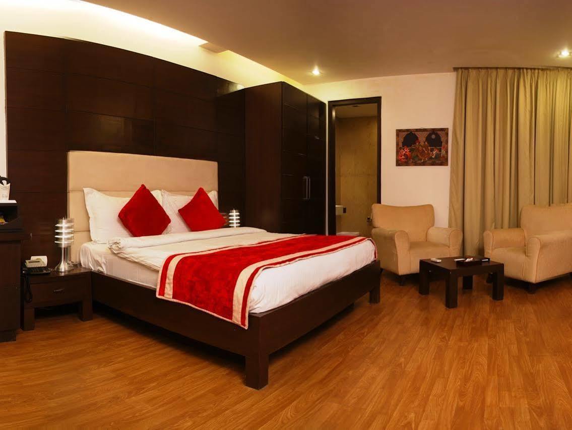 Hotel La Suite Нью-Делі Екстер'єр фото